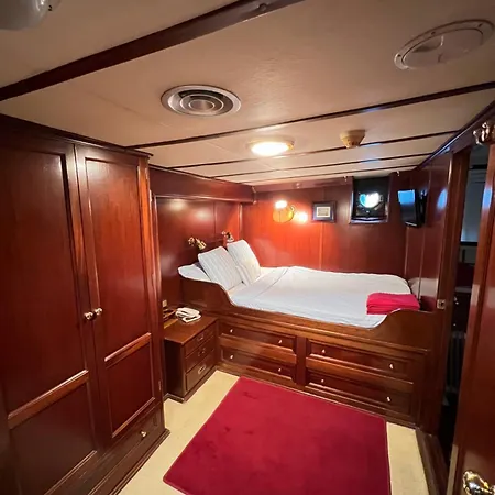 Botel Southern Cross *