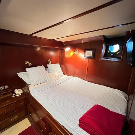Southern Cross Botel