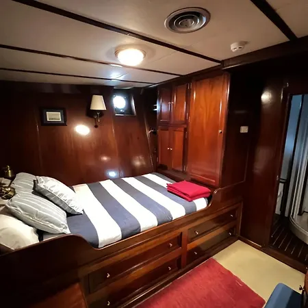 Southern Cross Botel