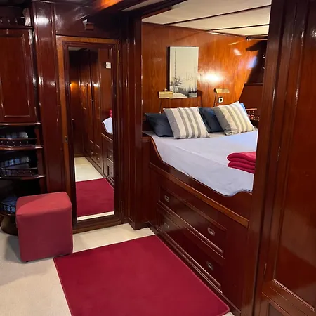 Botel Southern Cross *