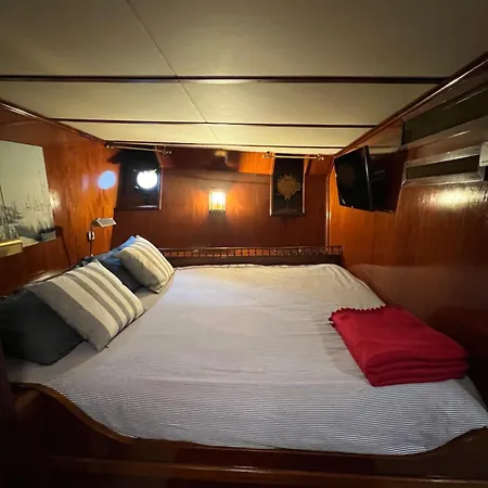 Southern Cross Botel