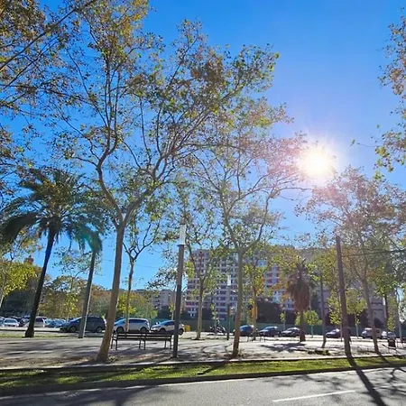 Appartamento 8 Min Walk To The & 10 Min Walk To Convention Centre ! *