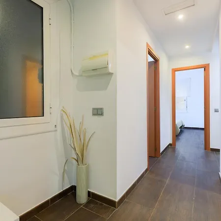 Apartment Housalia Corsega - 3 Bedrooms Next To Sagrada Familia