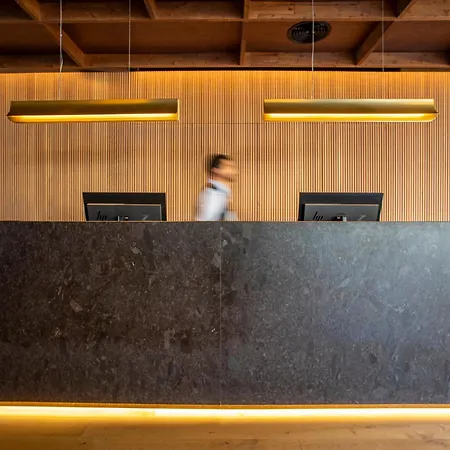 Paxton Hotel 4*