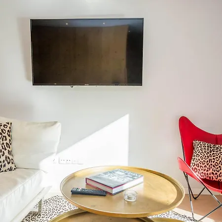 My Space Brand New In City Center Apartment