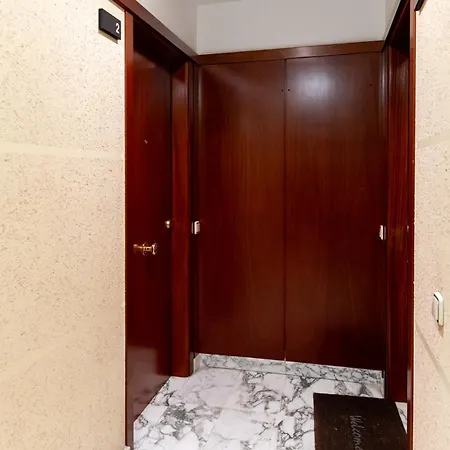 Apartman Comfy Downtown + Private Terrace
