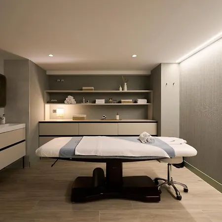 Hotel Catalonia La Maquinista 4*