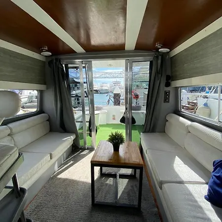 Yach Boat Botel Barcelona