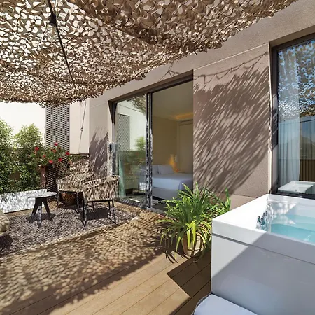 Hotel H10 Urquinaona Plaza (adults Only) 4*