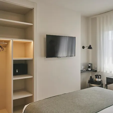 Hotel Tres Torres Atiram