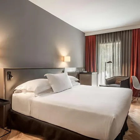 Alexandra Hotel, Curio Collection By Hilton 4*
