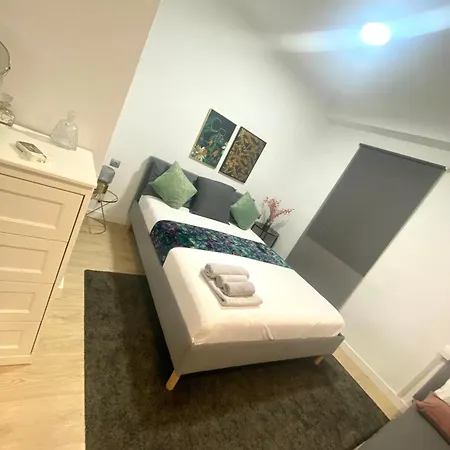 Chic Apartments- Free Parking - 10 Min From Bcn Centre By Metro * Barcellona