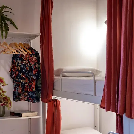 Primavera Hostel *