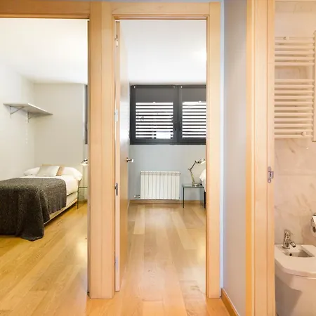 My Space Emirates - Bright In Gracia With Shared Pool Lägenhet *