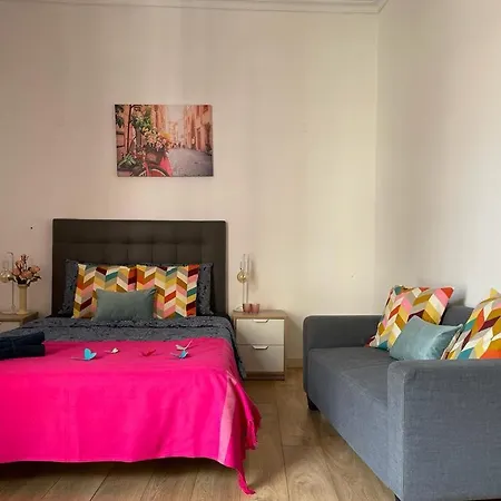 By La Rambla Rooms Hostel