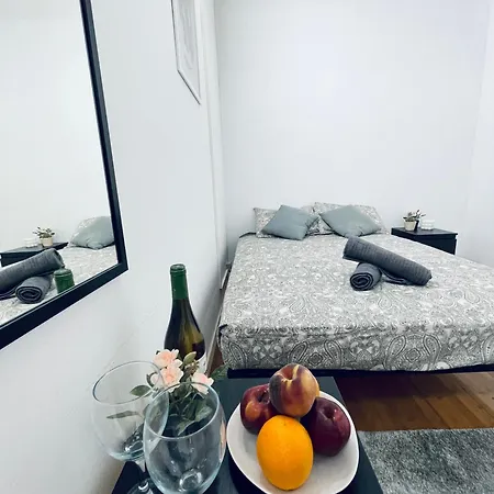 Nou De La Rambla 2 Bed & Breakfast *