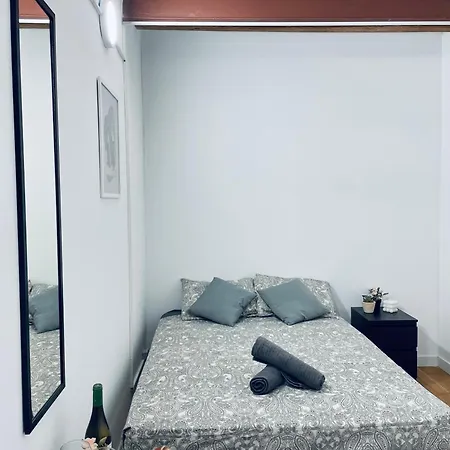 Nou De La Rambla 2 Bed & Breakfast *