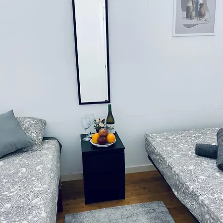Nou De La Rambla 2 Bed & Breakfast *
