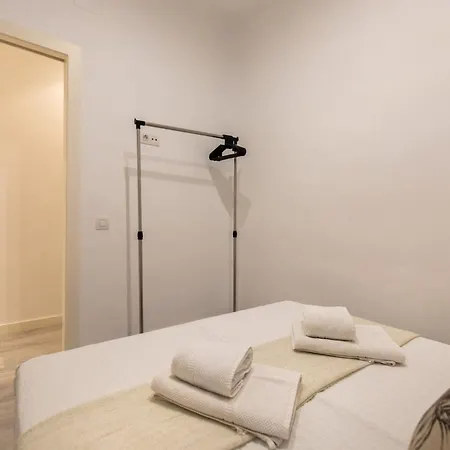 Pere Serafi 2 Bedroom Apartment Barcelona