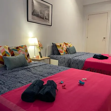 By La Rambla Rooms *
