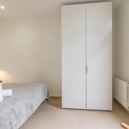 My Space - Spacious And Modern Near The Hospital Clinic Apartment *