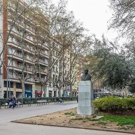 Ampersand - Bright 2-bedroom Apartment
