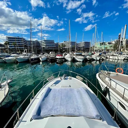 Botel Barco Amplio Con 2 Camarotes / Comfy Boat With 2 Bedrooms -