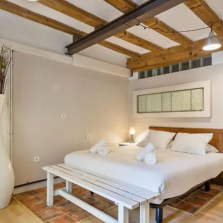 Apartamento Encanto En Las Ramblas: Espacio Perfecto Para 9 Barcelona