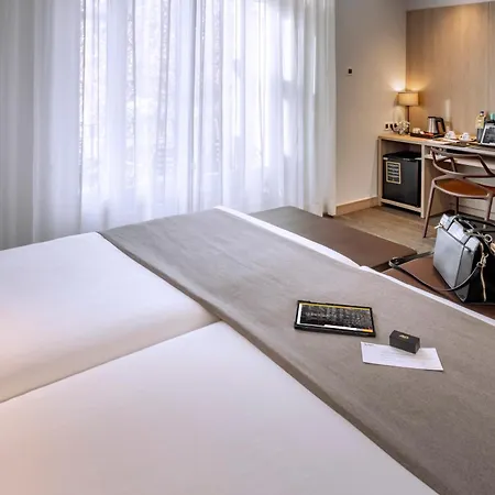 מלון Serhs Rivoli Rambla 4*