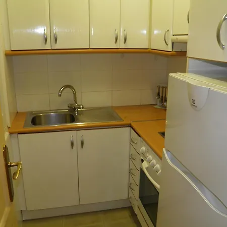 Apartment Sant Jordi Girona 97 *