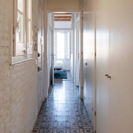 Appartamento Enchanting 2 Bedroom Flat With Terrace Near Placa Espanya