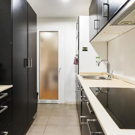 Eixample Ac, Sunlit Balcony & Prime Location Apartment Barcelona