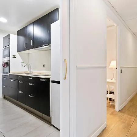 Eixample Ac, Sunlit Balcony & Prime Location Apartment