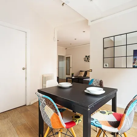 Eixample Ac, Sunlit Balcony & Prime Location Apartment