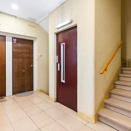Eixample Ac, Sunlit Balcony & Prime Location Apartment Barcelona