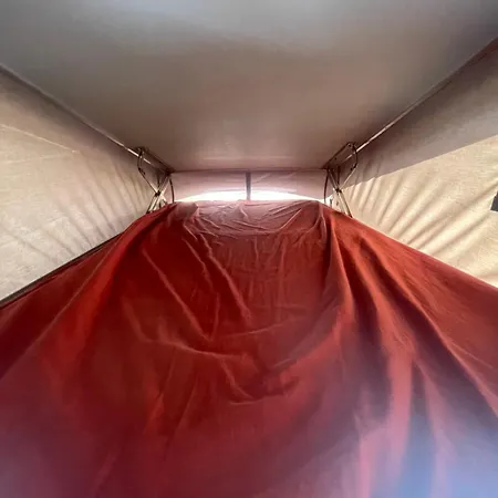 Camper Car In Underground Parking Bateau-hôtel *