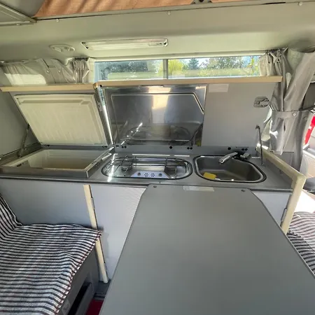 Bateau-hôtel Camper Car In Underground Parking *