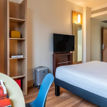 Ibis Plaza Glories 22@ 2*