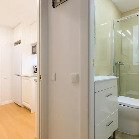 Aparteasy - Private Terrace, 3 Bedrooms, Eixample Apartment *