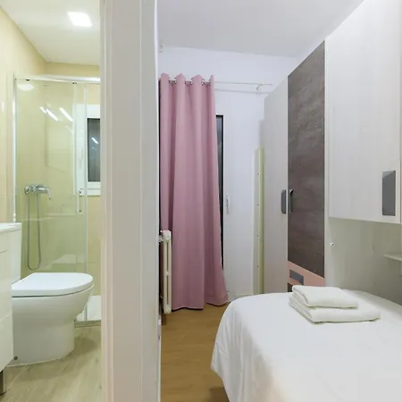 Aparteasy - Private Terrace, 3 Bedrooms, Eixample Apartment *
