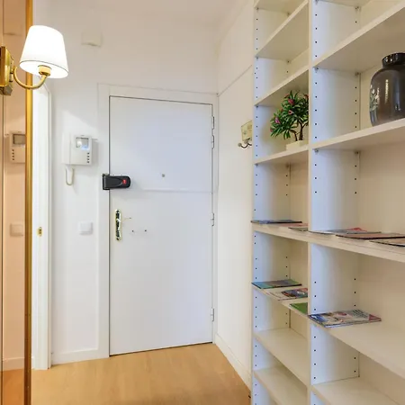 Aparteasy - Private Terrace, 3 Bedrooms, Eixample Barcelona