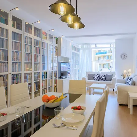 Aparteasy - Private Terrace, 3 Bedrooms, Eixample * Barcelona