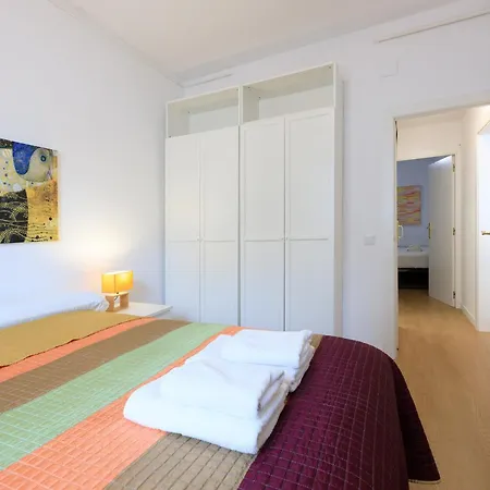 Aparteasy - Private Terrace, 3 Bedrooms, Eixample