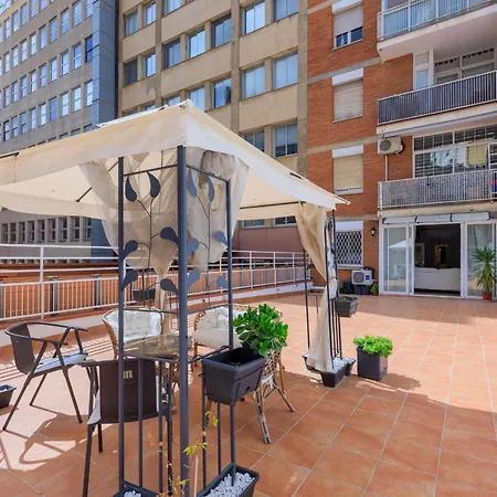 Aparteasy - Private Terrace, 3 Bedrooms, Eixample Apartment *