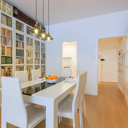 Aparteasy - Private Terrace, 3 Bedrooms, Eixample *