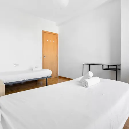 Stylish 4br View Near Sagrada Familia Barcelona