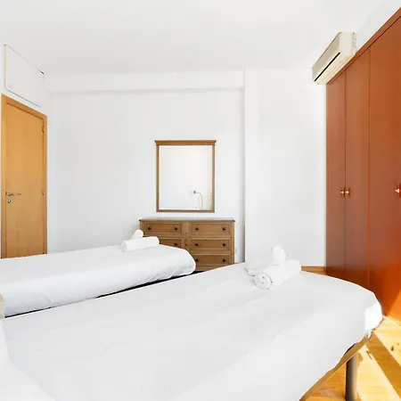 Stylish 4br View Near Sagrada Familia Apartment