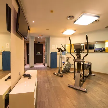 Hotel Pestana Arena 4*