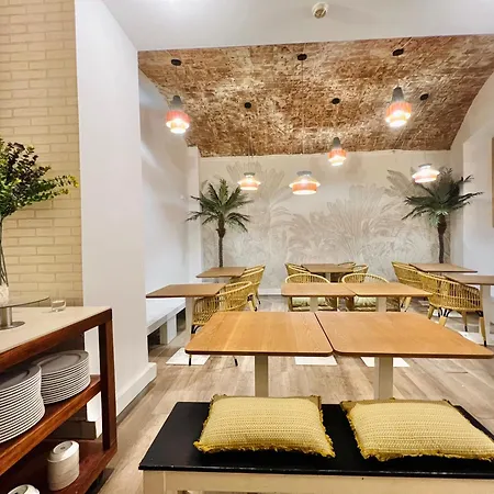 Hlg城市公园佩拉约酒店 2*