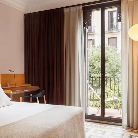 Alexandra Hotel, Curio Collection By Hilton 4*